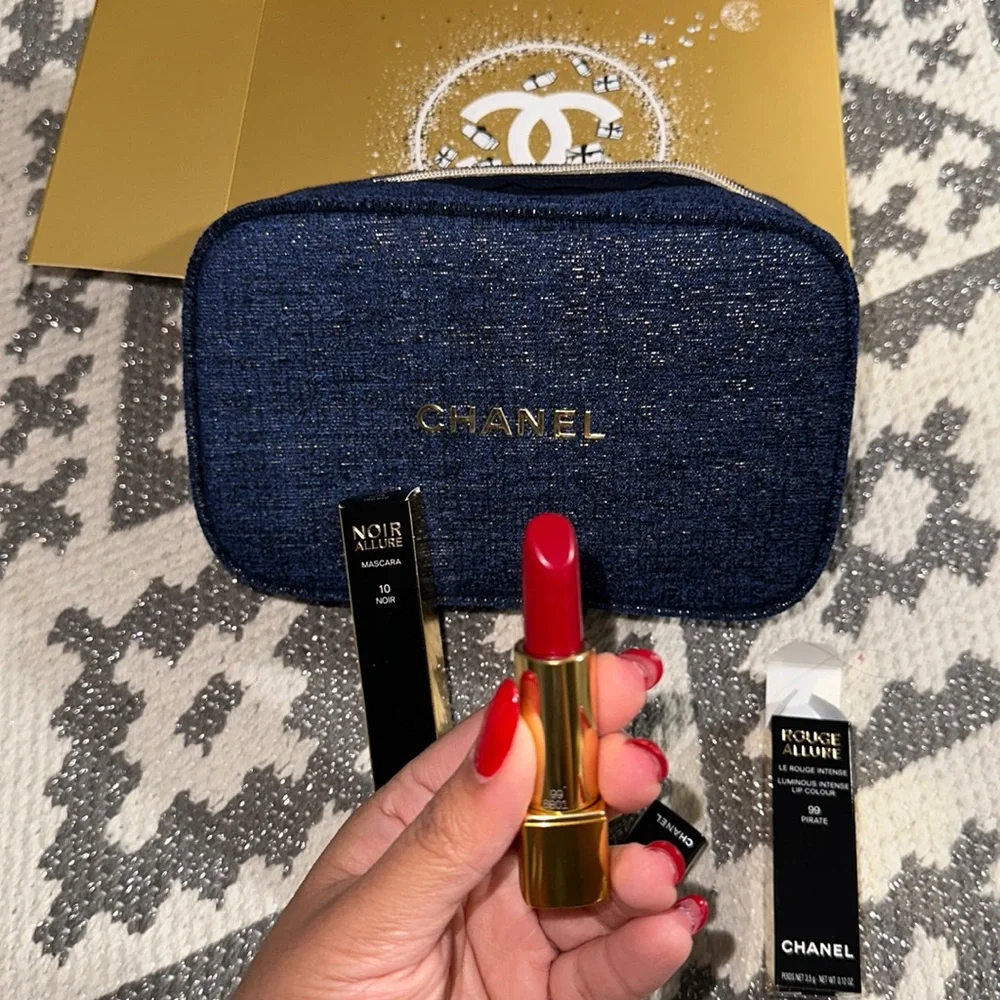 Host pick Chanel Absolute Allure Make Up Set Christmas Holiday 2023 Limited - Picture 2 of 7